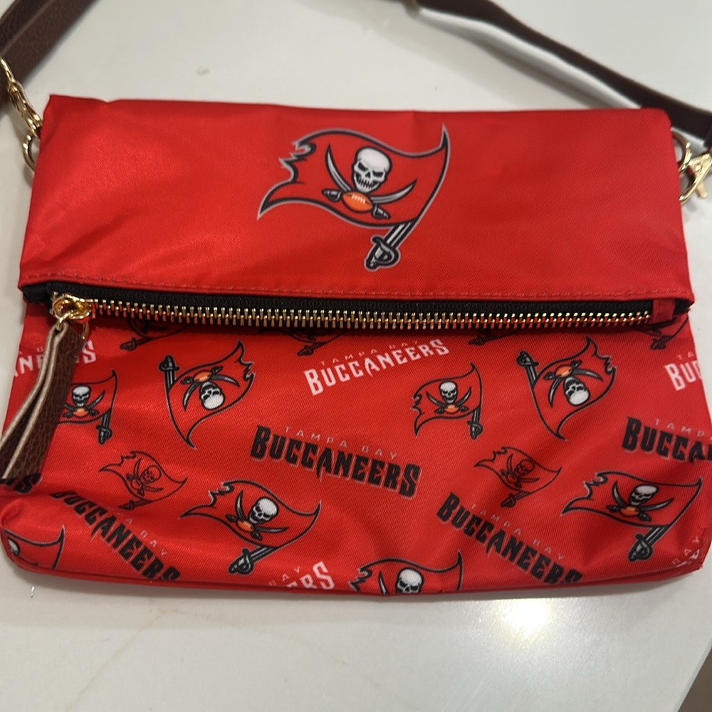 Tampa Bay Buccaneers Red Crossbody Bag. New. - Picture 2 of 4